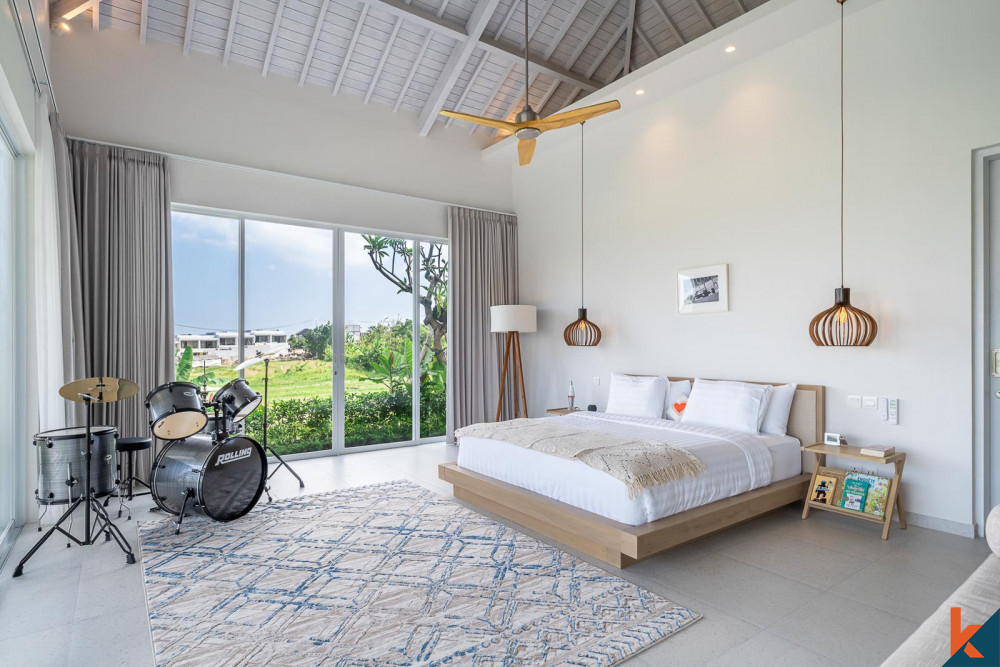 Magnifique villa moderne de quatre chambres à louer dans le quartier recherché de Canggu