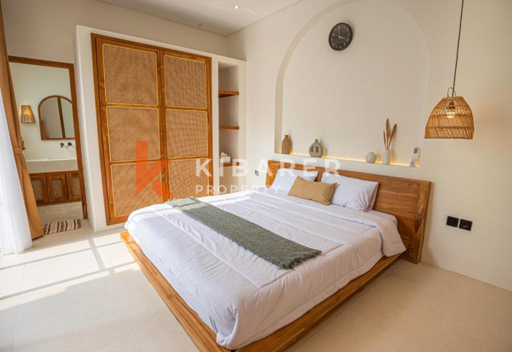 Mediterranean Breeze Three-bedroom Villa with Enclosed Living for Rent in Jimbaran