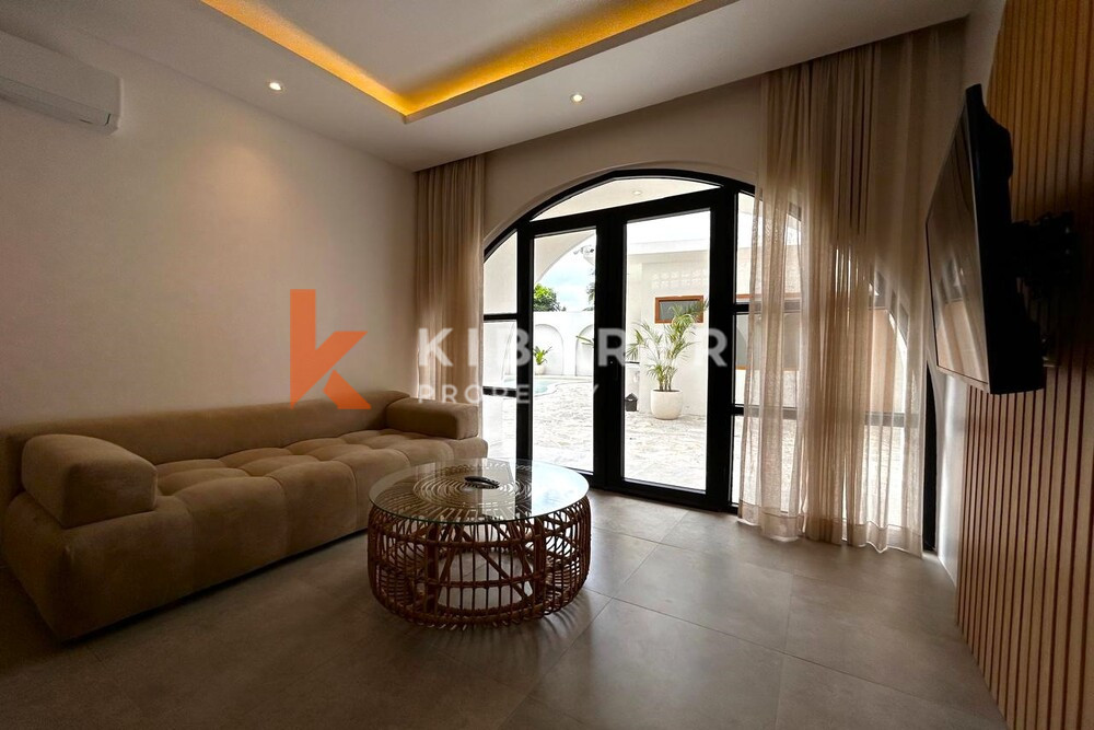 Chic One-Bedroom Tropical Apartment Walking Distance to Seseh Beach