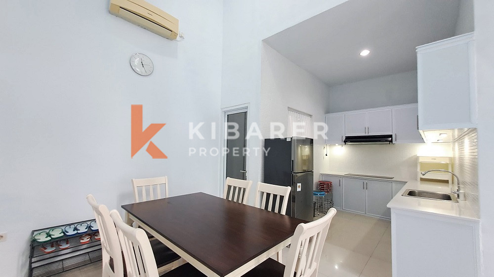 Spacious Elegant Five-Bedrooms House Enclosed Living Room Located in Elite Area Nusa Dua