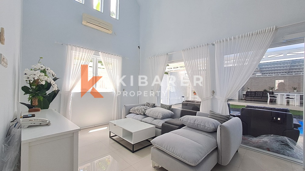 Spacious Elegant Five-Bedrooms House Enclosed Living Room Located in Elite Area Nusa Dua