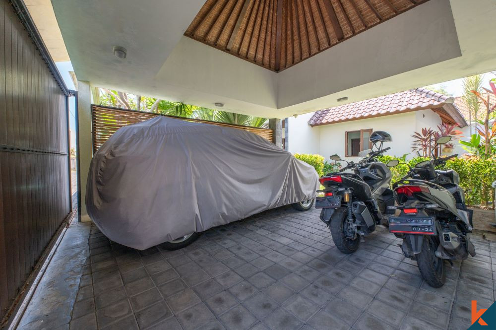 Vila Dua Kamar Tidur yang menakjubkan, cukup berjalan kaki ke Pantai Berawa