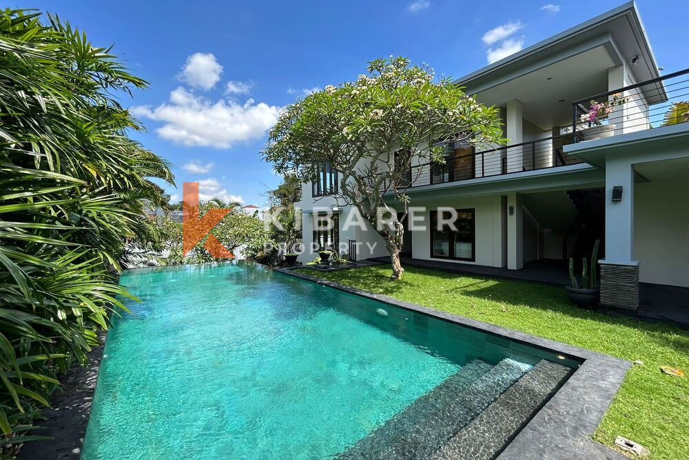 Superbe villa fermée de trois chambres près de la plage de Pererenan