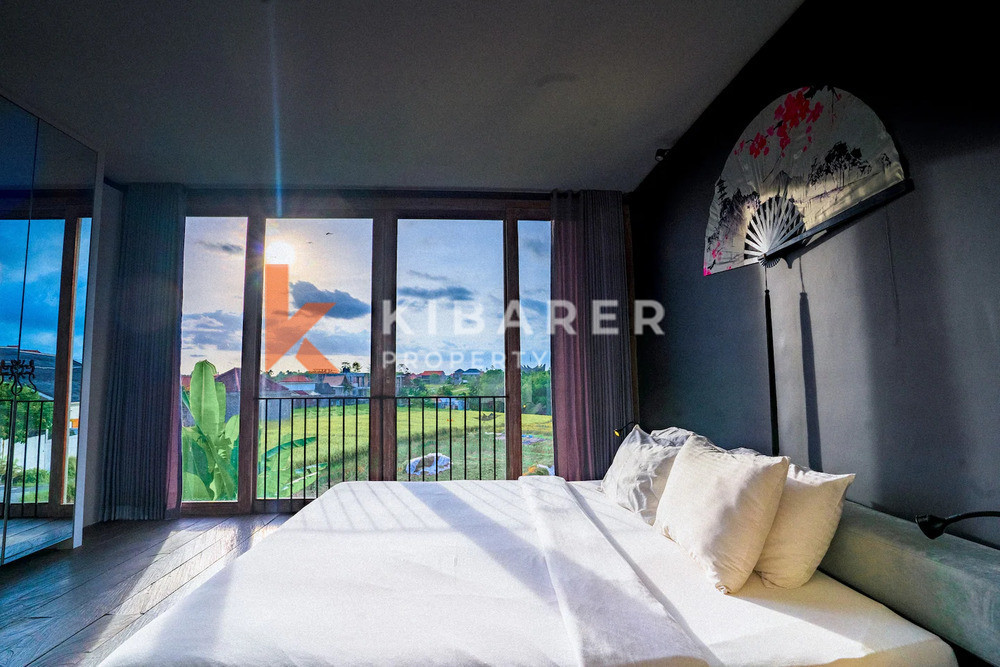 Villa à couper le souffle de quatre chambres avec salon fermé et touches japonaises à Canggu