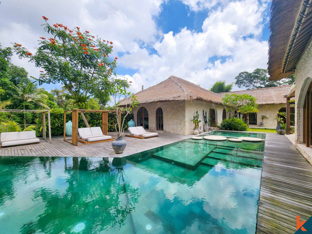 High quality tropical six bedroom leasehold estate in Ubud