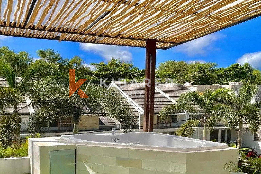 Superbe villa tropicale fermée de trois chambres avec jacuzzi à Ungasan