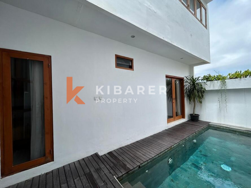 Stunning Three-Bedroom Enclosed Living Tropical Villa with Jacuzzi in Ungasan