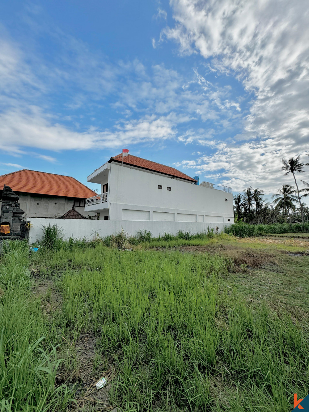 3 Are Tanah Pinggir Pantai di Pantai Saba