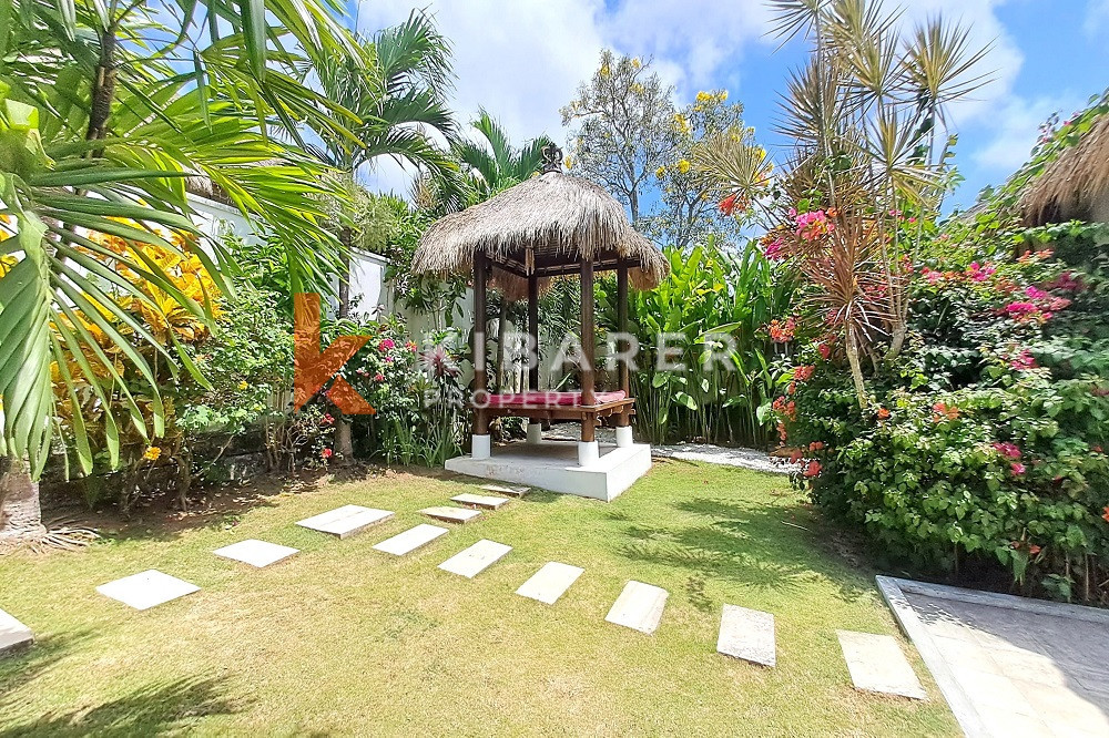 Homey Two-Bedroom Fully Furnished with Spacious Garden Open Living Villa Located in Ungasan