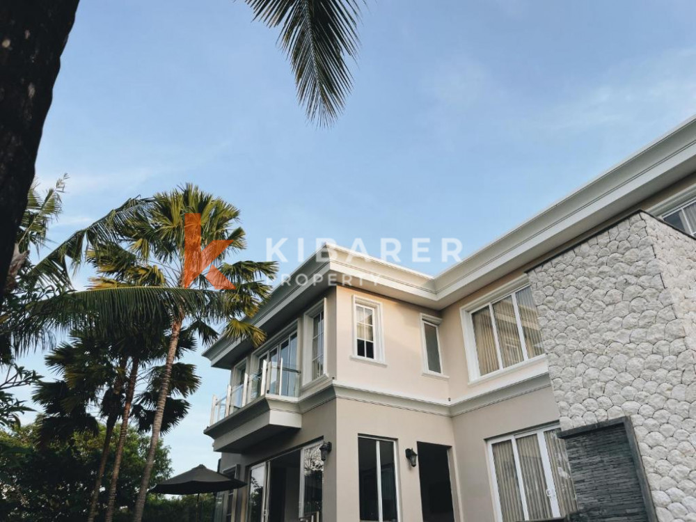 Golf Course Side Villa with Three-bedroom and Enclosed Living for Rent in New Kuta Golf Pecatu