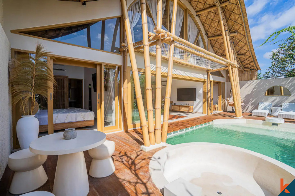 Villa tropicale flambant neuve de trois chambres à louer à Tibubeneng