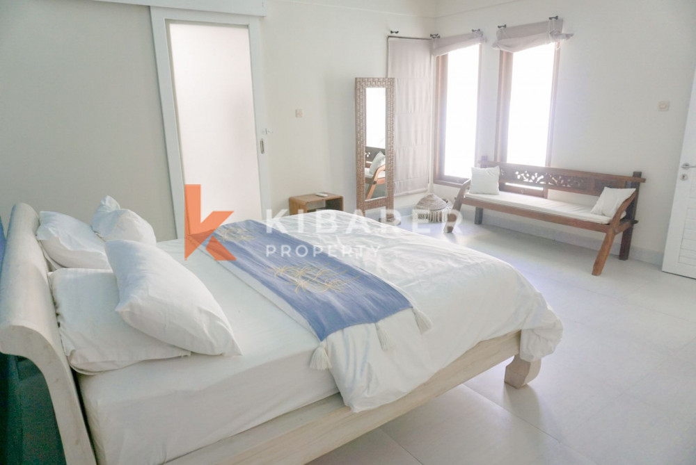 Lovely Two-bedromm Villa with Enclosed Living for Rent in Umalas