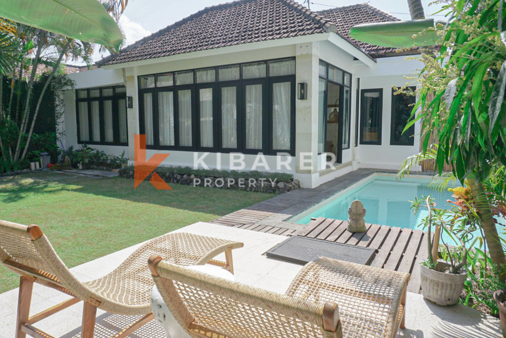 Lovely Two-bedromm Villa with Enclosed Living for Rent in Umalas