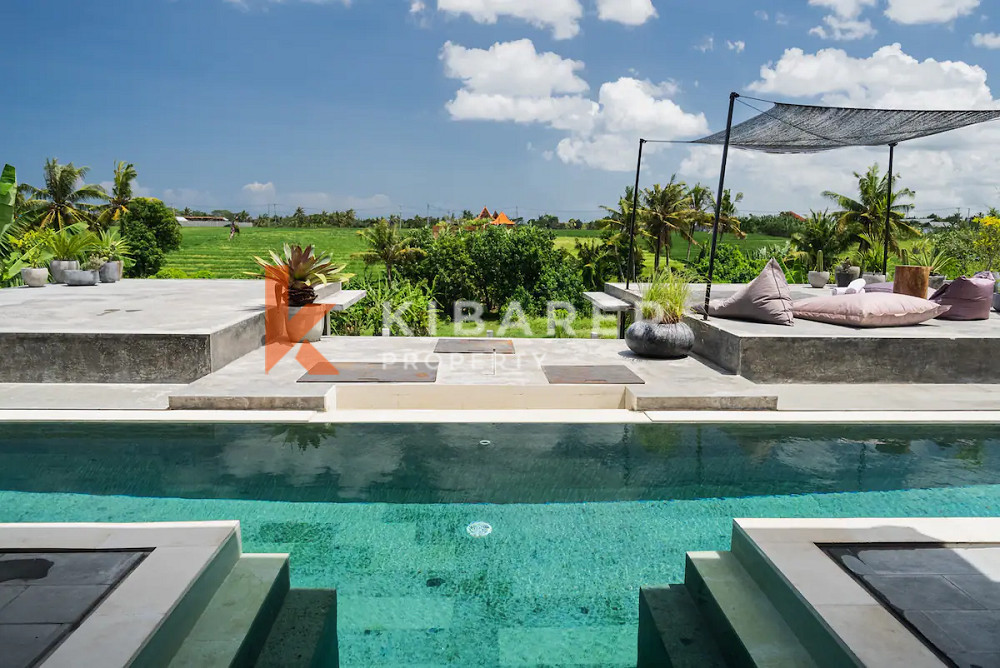 Villa de luxe fermée de six chambres avec une vue imprenable et une excellente circulation de l'air dans le Pererenan