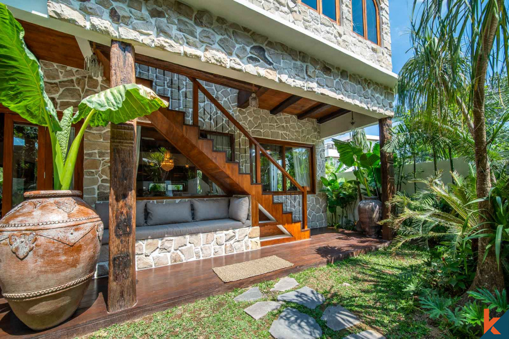 Rustic style four bedroom leasehold villa in Tumbak Bayuh