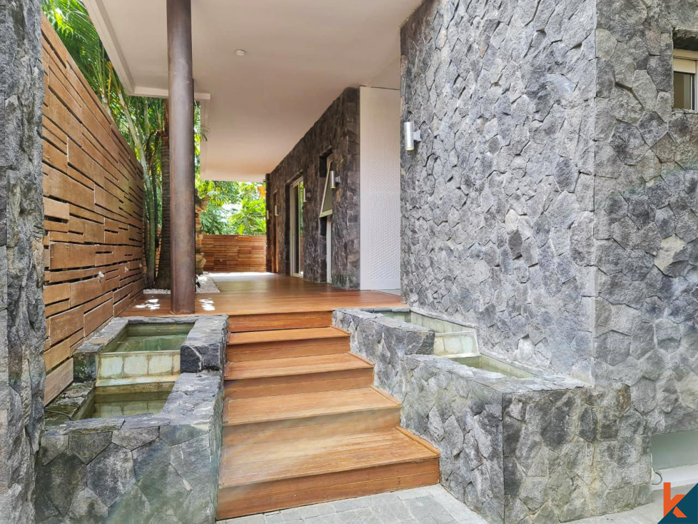 Immediate good return for this beautiful four bedroom leasehold estate in Kerobokan