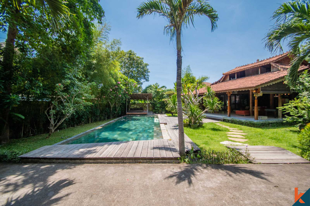 Amazing Private Joglo Villa with Spacious land for Sale in Umalas