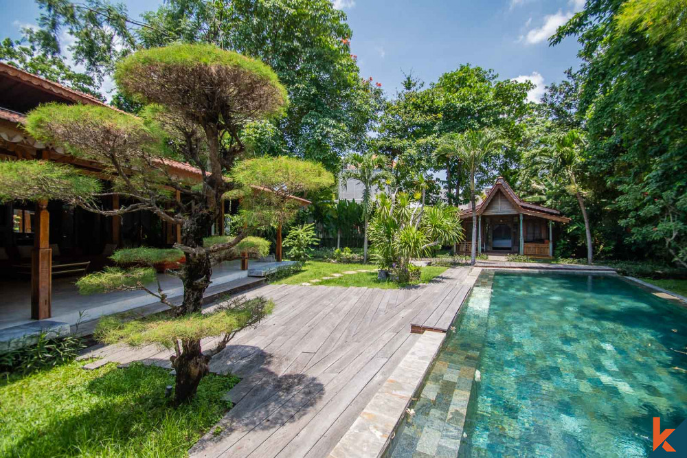 Amazing Private Joglo Villa with Spacious land for Sale in Umalas