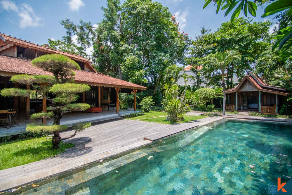 Amazing Private Joglo Villa with Spacious land for Sale in Umalas