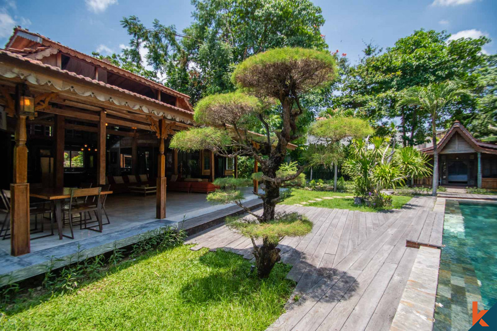 Amazing Private Joglo Villa with Spacious land for Sale in Umalas