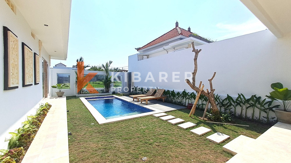 Charming with Ricefields View Two-Bedrooms Enclosed Living Villa in Berawa Area (MINIMUM 3 YEARS RENT)