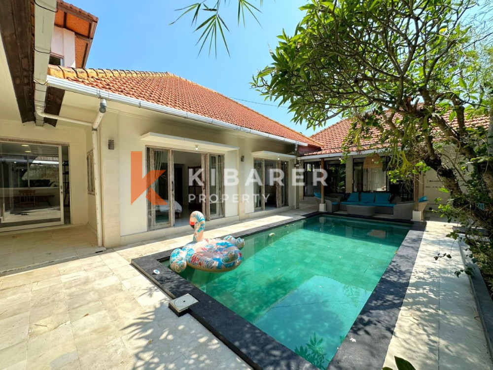 Cozy Four Bedrooms Closed living villa In Umalas