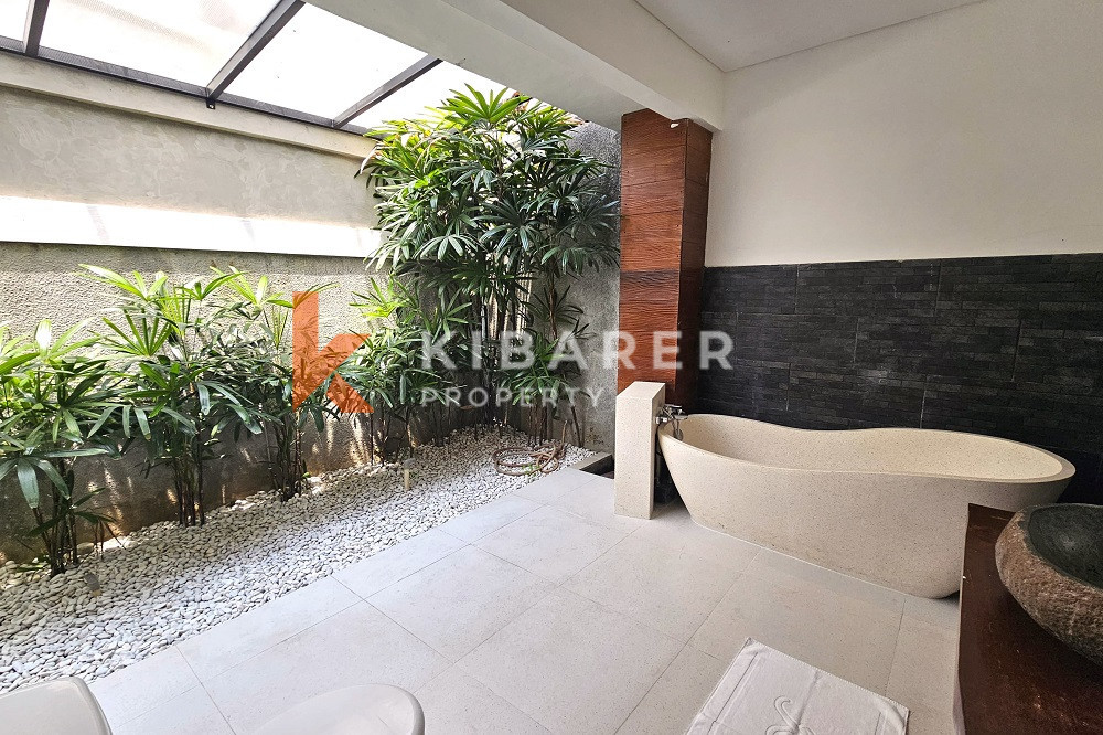 Wonderful Three-Bedrooms Enclosed Living Villa with Rooftop Located in Umalas Area