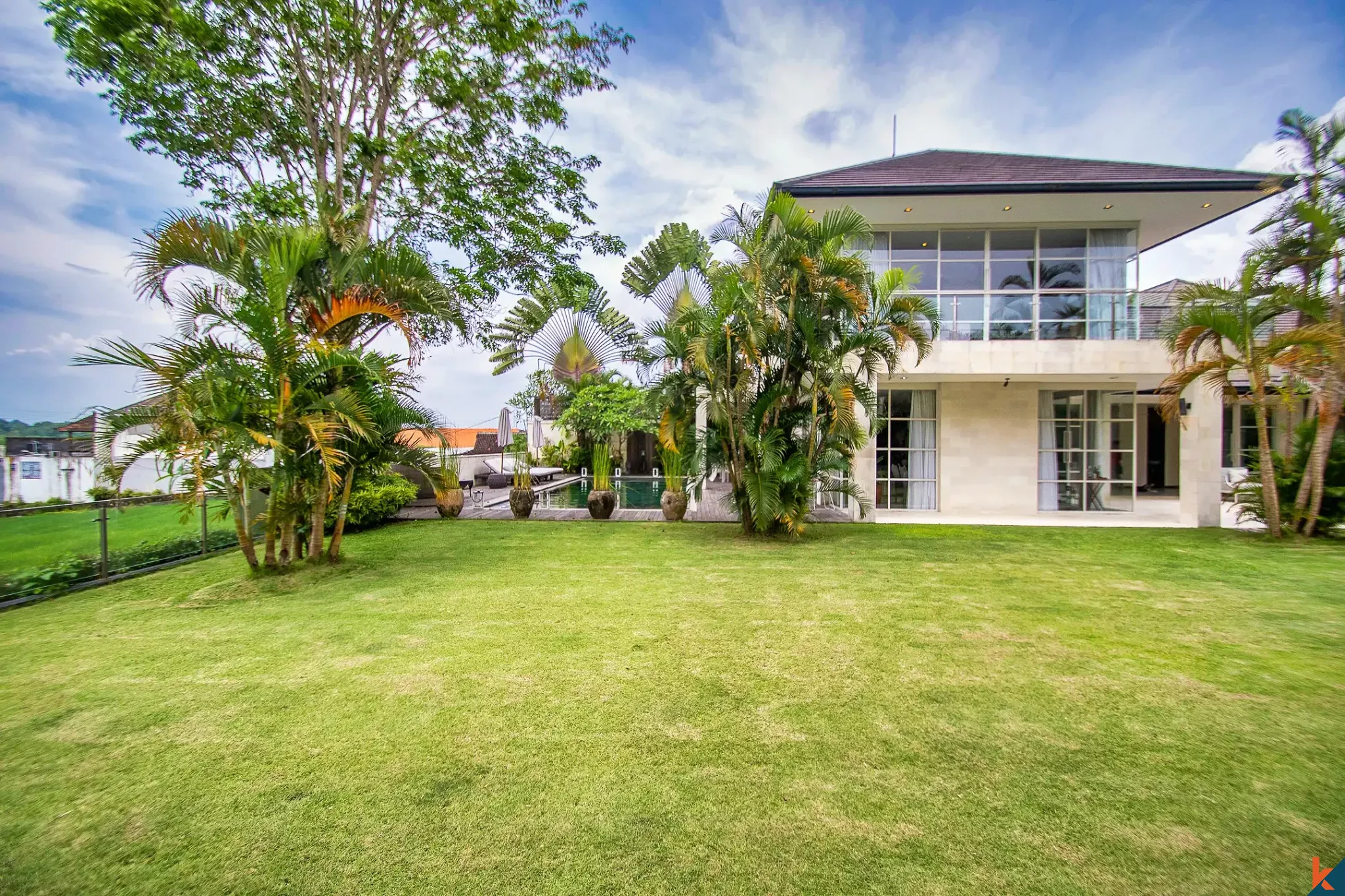 Magnifique domaine en pleine propriété de quatre chambres avec une vue imprenable sur la verdure à vendre à Munggu