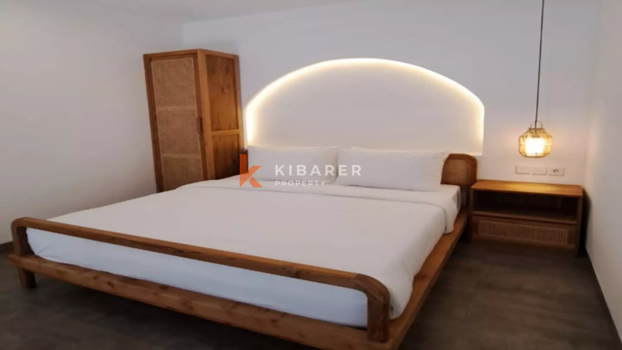 Loft Industrial Satu Kamar Tidur Kontemporer di Kerobokan