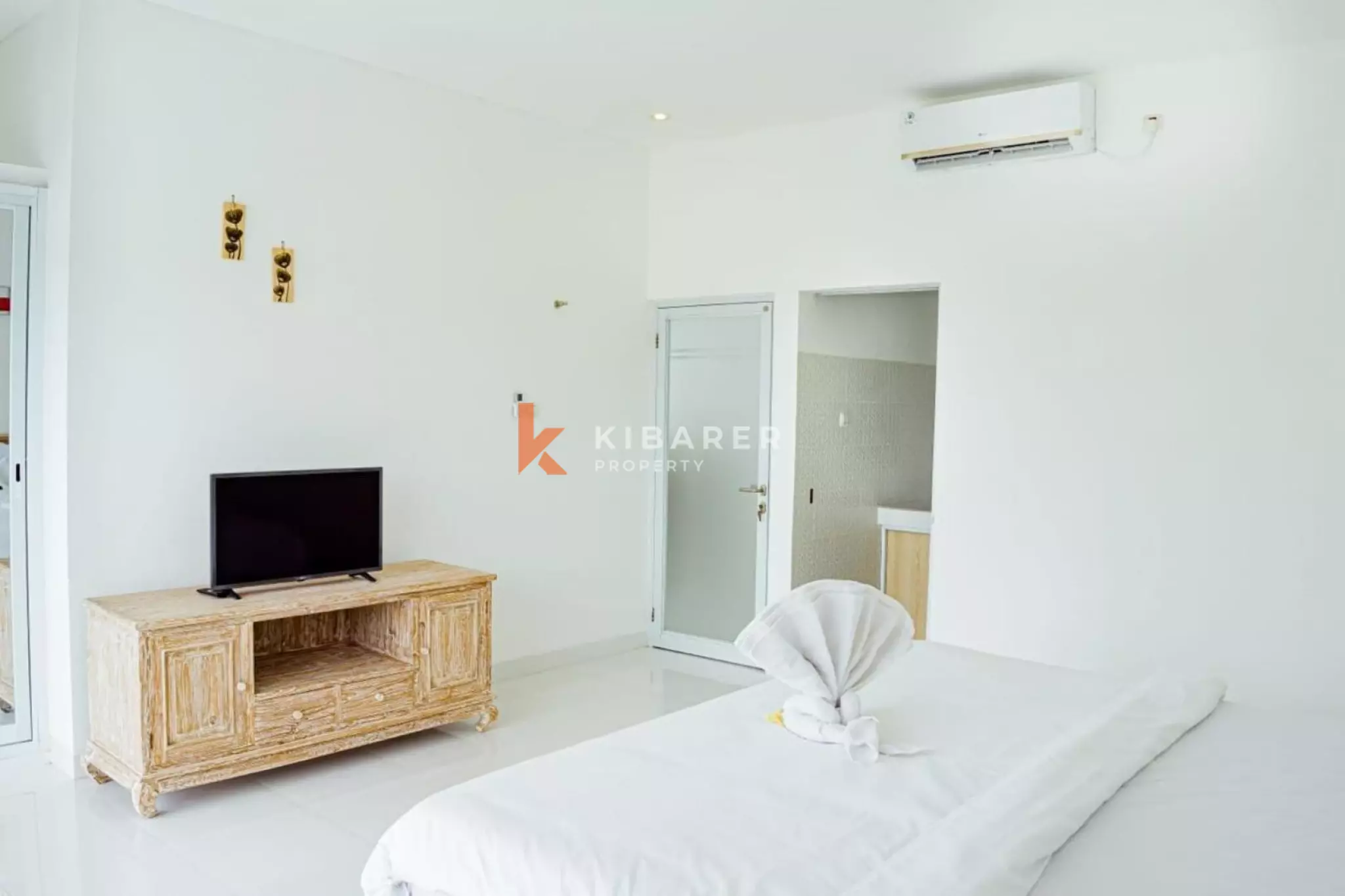 Stylish Enclosed Living Villa Perfect Two Bedroom Escape in Kerobokan