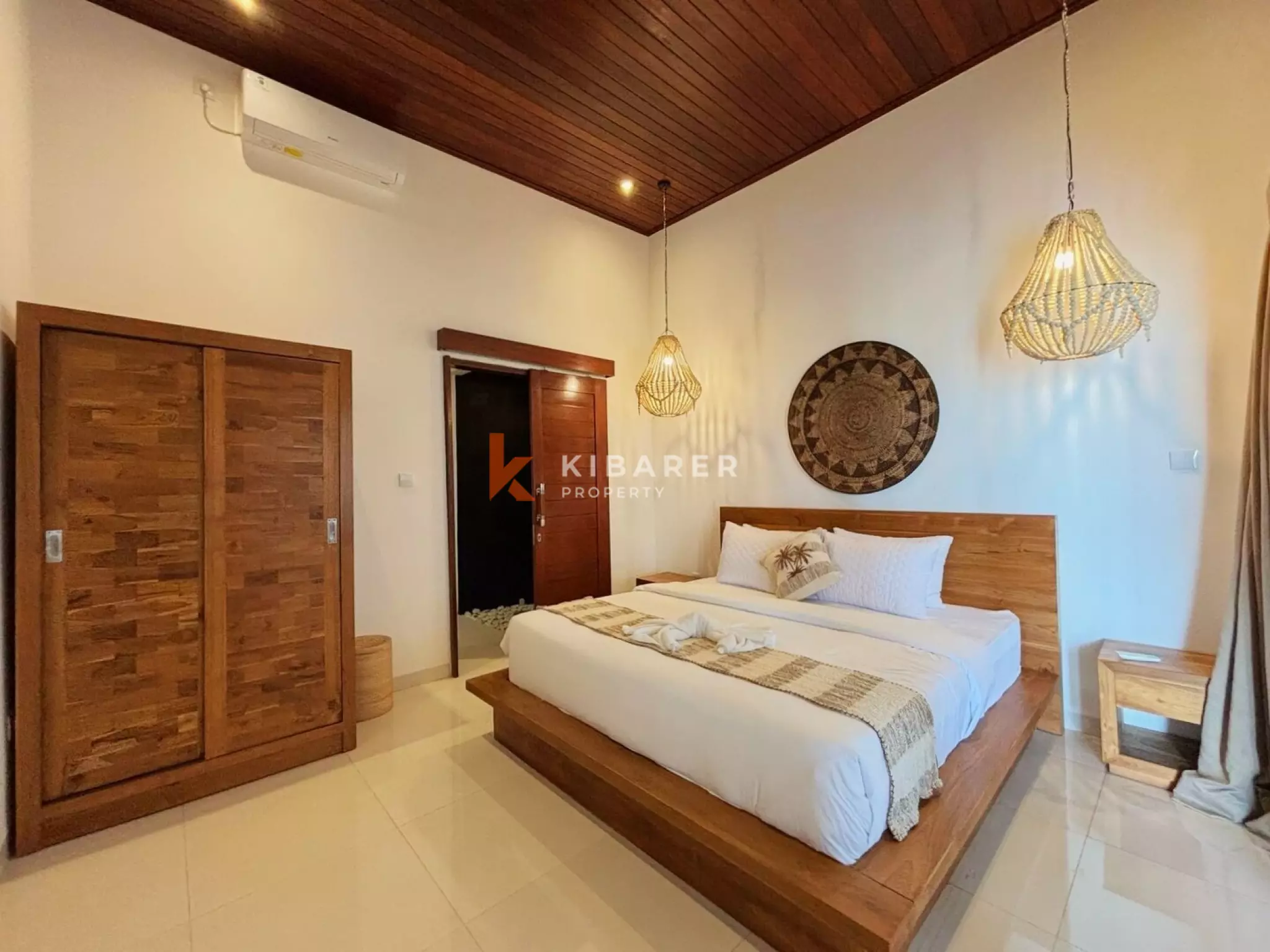 Vila Tiga Kamar Tidur Modern dengan Ruang Tertutup di Cemagi yang Tenang